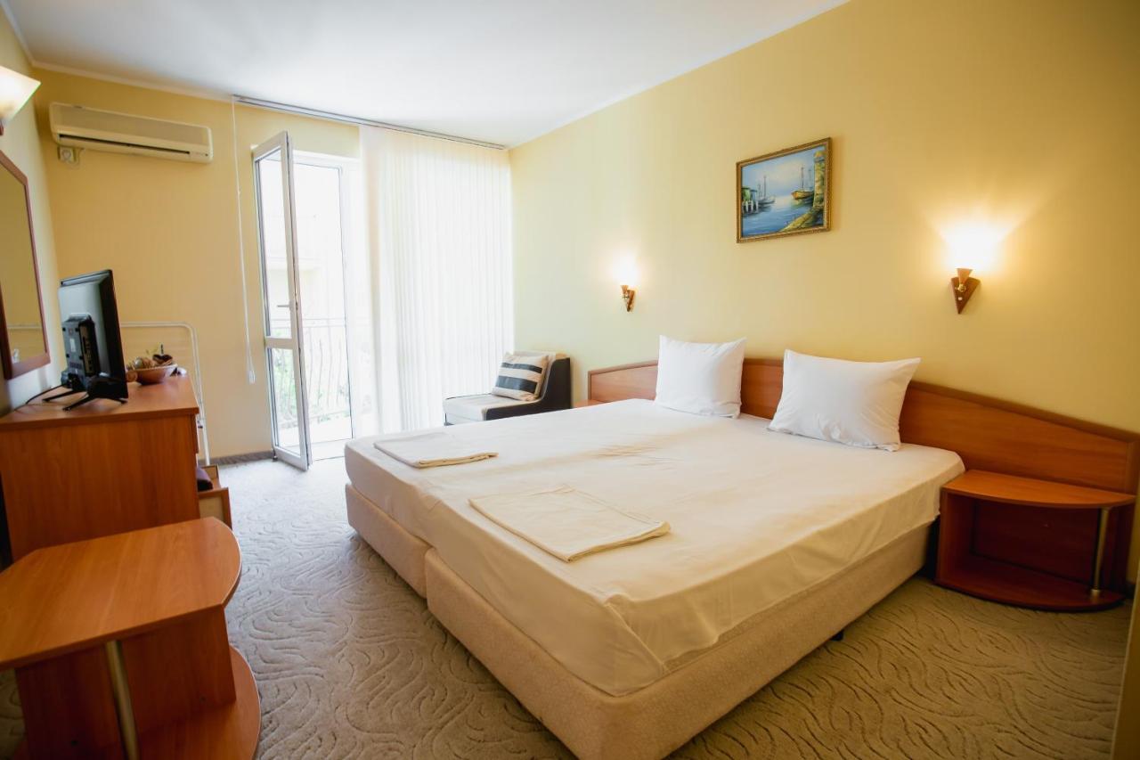 Hotel Dolphin Ravda Esterno foto