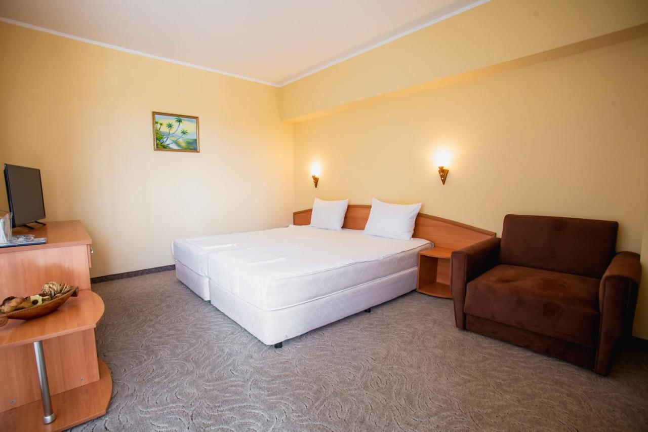 Hotel Dolphin Ravda Esterno foto