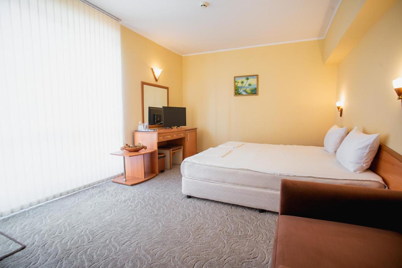 Hotel Dolphin Ravda Esterno foto