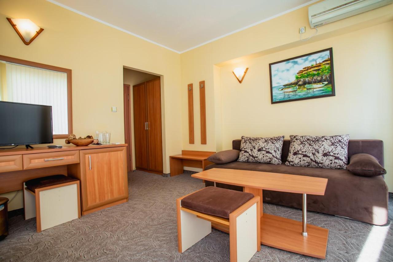Hotel Dolphin Ravda Esterno foto