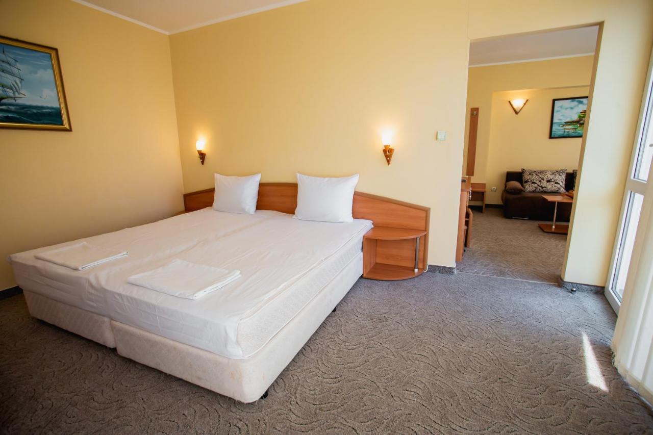 Hotel Dolphin Ravda Esterno foto